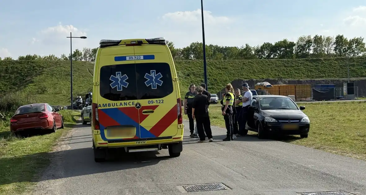 Auto mist wiel na crash tegen paal - Foto 5