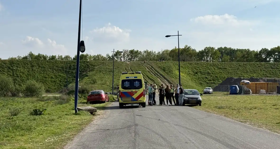 Auto mist wiel na crash tegen paal - Foto 6