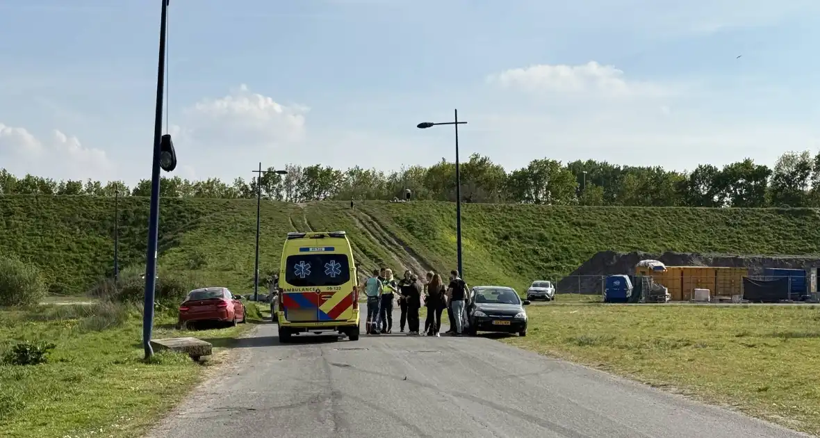 Auto mist wiel na crash tegen paal - Foto 7