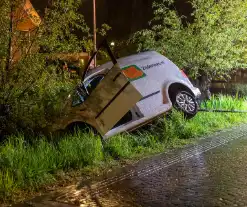 Auto bijna te water in Stolwijk