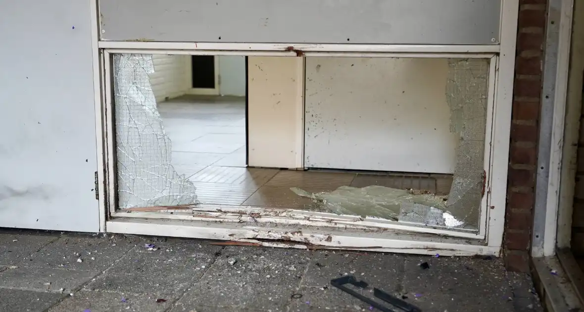 Explosie veroorzaakt schade in portiek - Foto 3