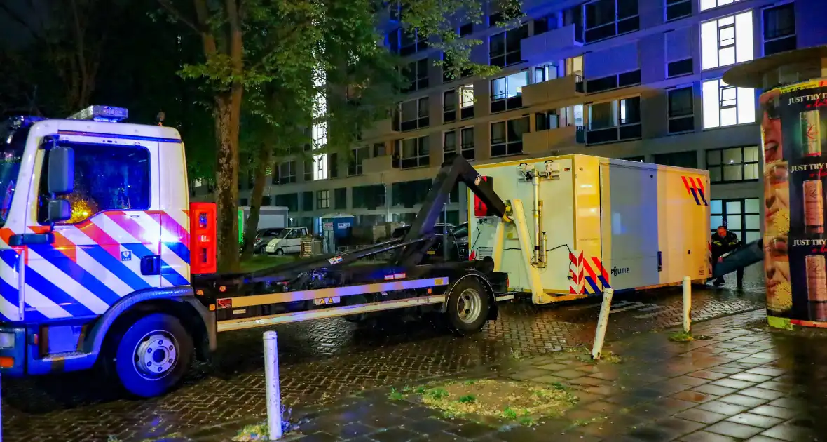 Overleden persoon in flatgebouw zorgt voor grote inzet hulpdiensten - Foto 4