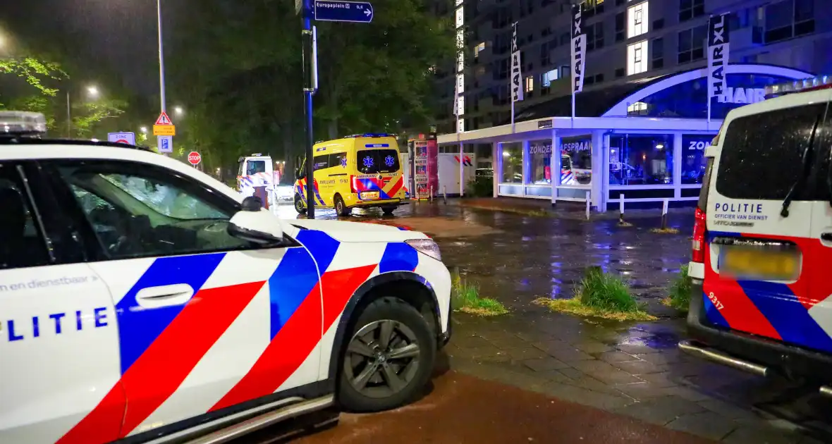 Overleden persoon in flatgebouw zorgt voor grote inzet hulpdiensten - Foto 6