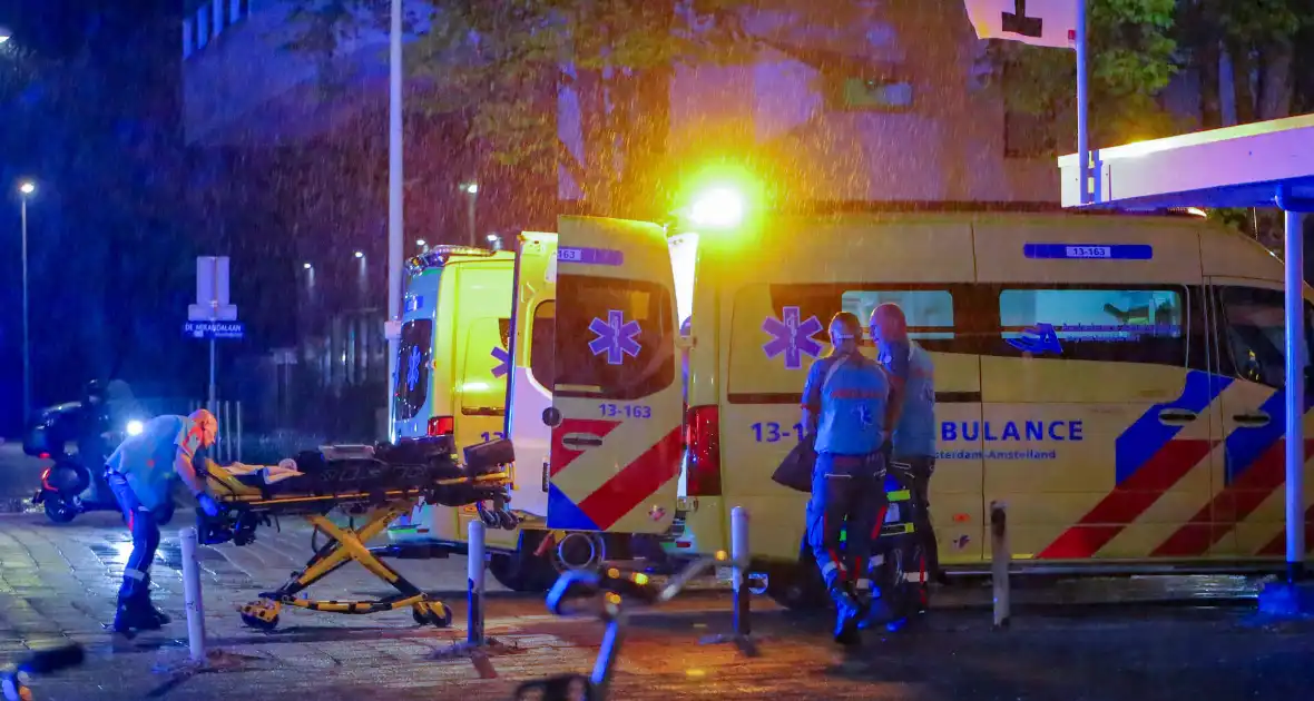 Overleden persoon in flatgebouw zorgt voor grote inzet hulpdiensten - Foto 7