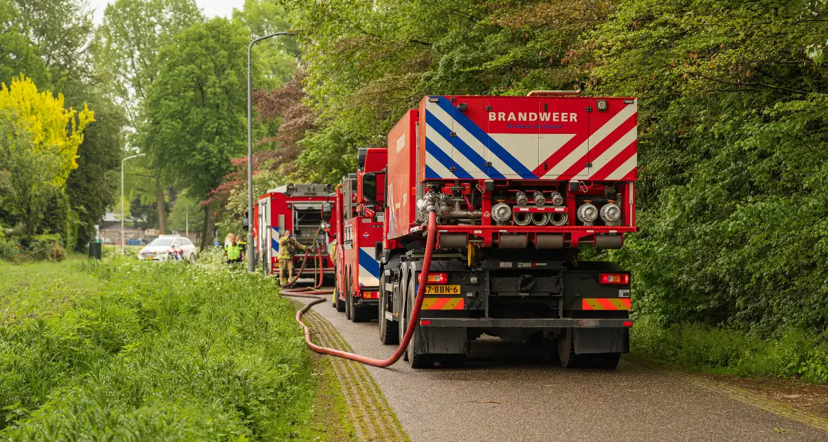 Brand in woning zorgt voor grote brandweerinzet