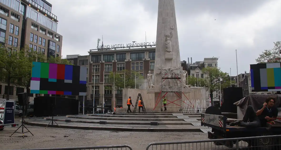 Schoonmaken van nationaal monument op Dam na bekladding - Foto 10