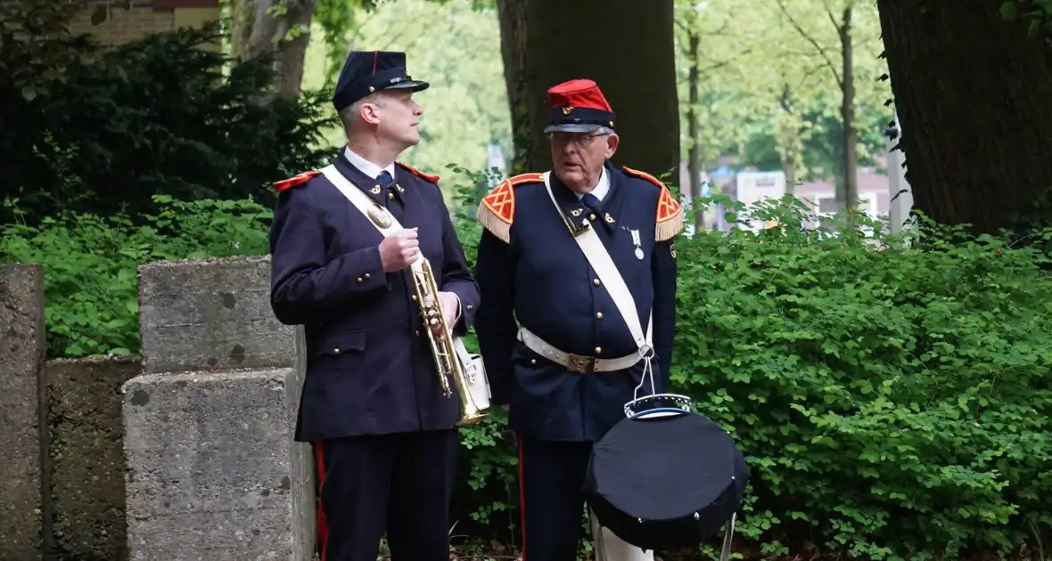 Kranslegging bij Joods monument Sterrebos - Foto 10
