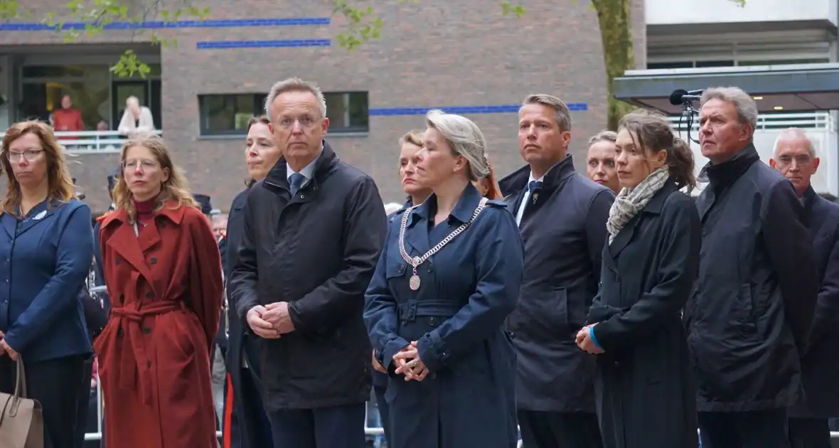 Kranslegging bij Joods monument Sterrebos - Foto 18