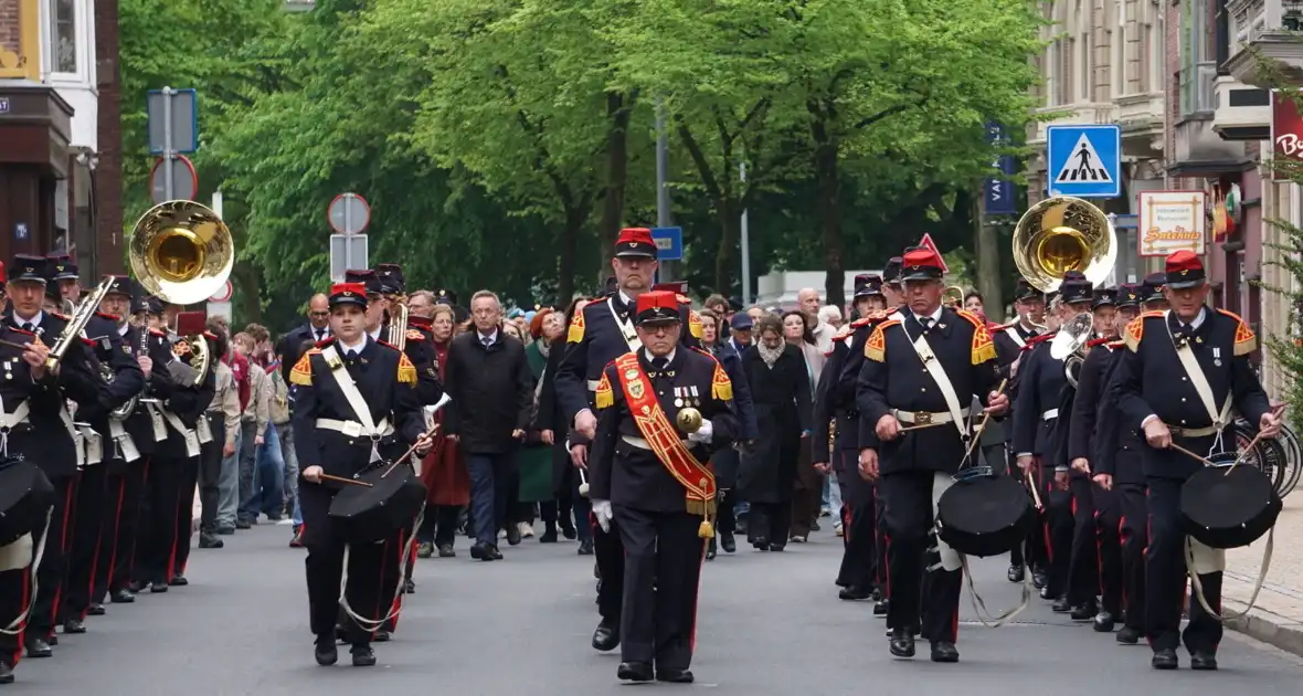 Kranslegging bij Joods monument Sterrebos - Foto 19