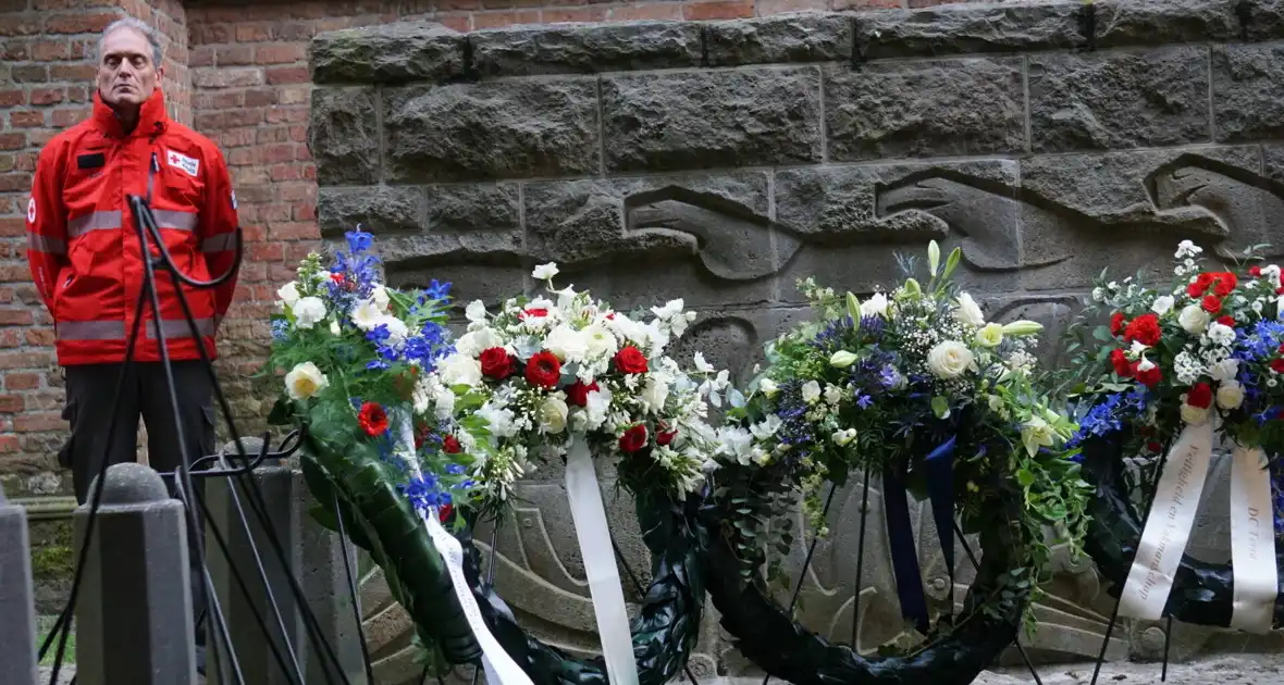 Kranslegging bij Joods monument Sterrebos - Foto 26