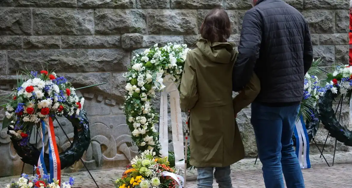 Kranslegging bij Joods monument Sterrebos - Foto 29