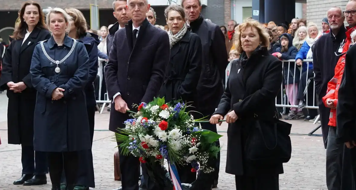 Kranslegging bij Joods monument Sterrebos - Foto 30