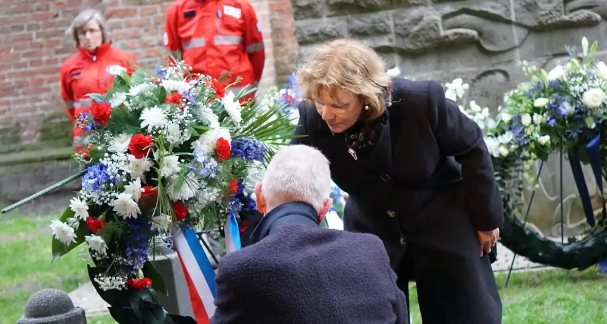 Kranslegging bij Joods monument Sterrebos - Foto 31