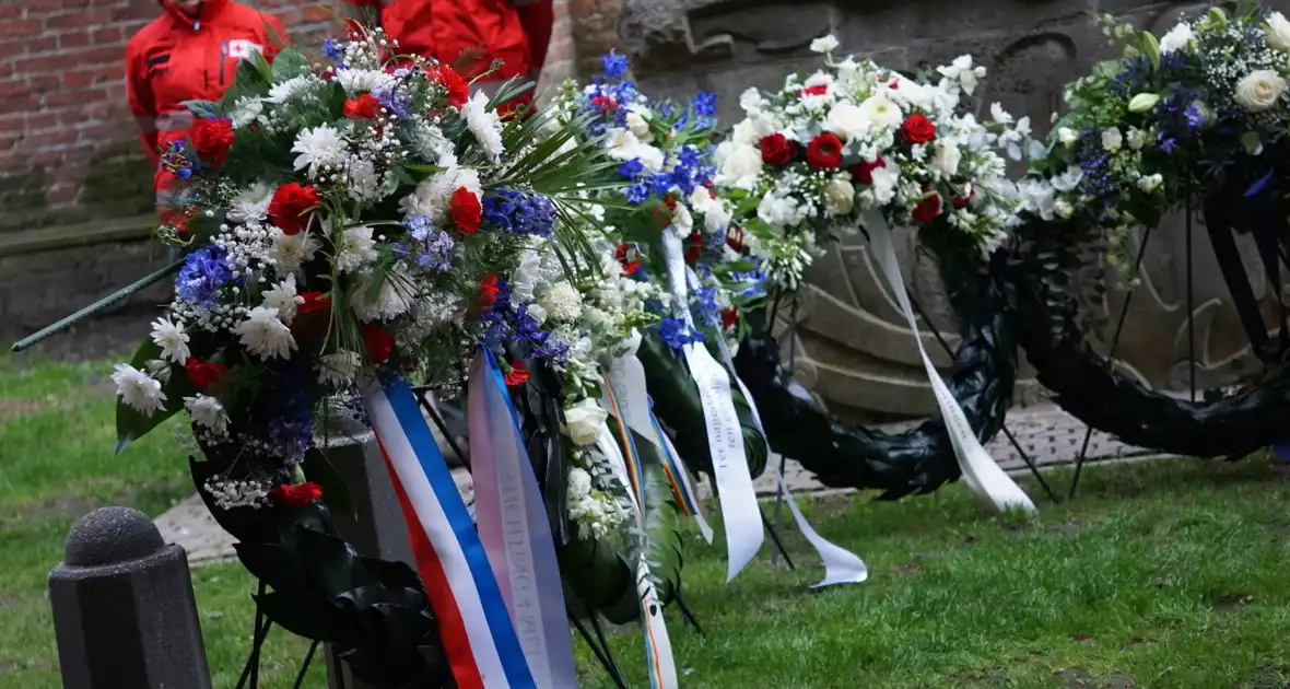 Kranslegging bij Joods monument Sterrebos - Foto 32