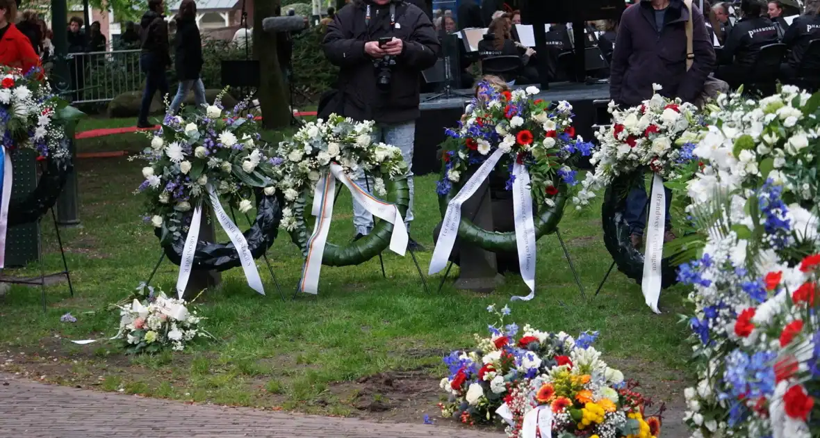 Kranslegging bij Joods monument Sterrebos - Foto 36