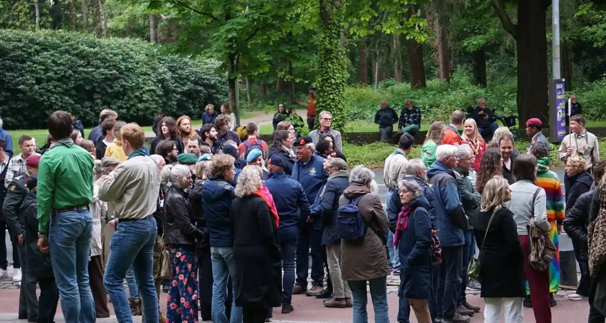 Kranslegging bij Joods monument Sterrebos - Foto 8