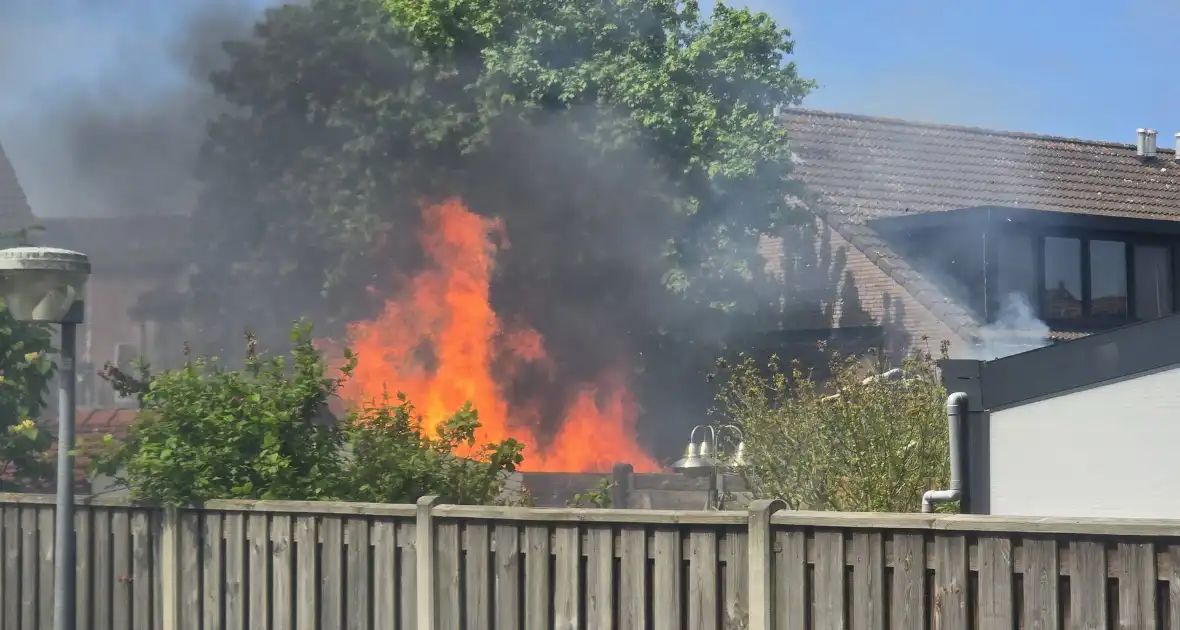 Brand verwoest schuur in Lelystad