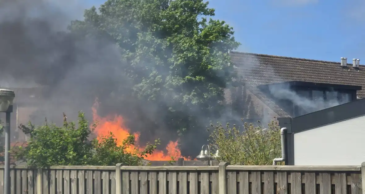 Brand verwoest schuur in Lelystad - Foto 1