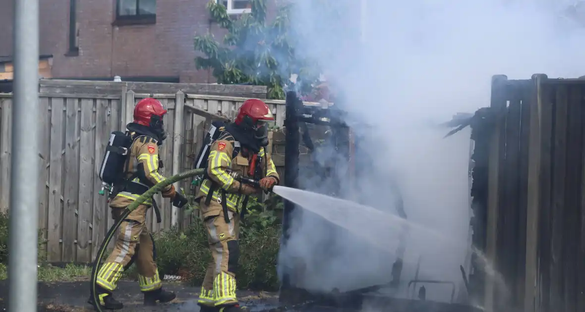 Brand verwoest schuur in Lelystad - Foto 10