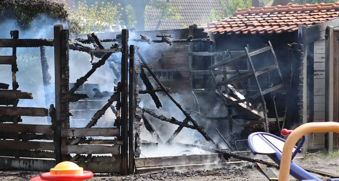 Brand verwoest schuur in Lelystad - Foto 11