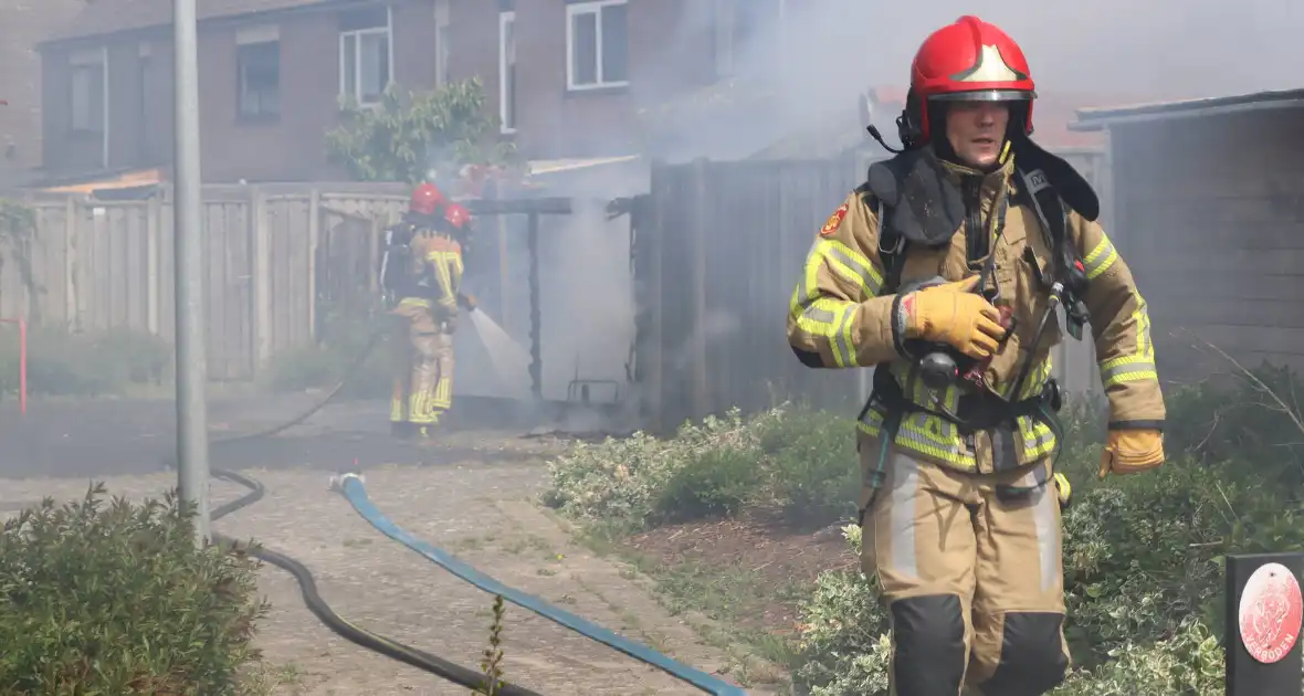 Brand verwoest schuur in Lelystad - Foto 14