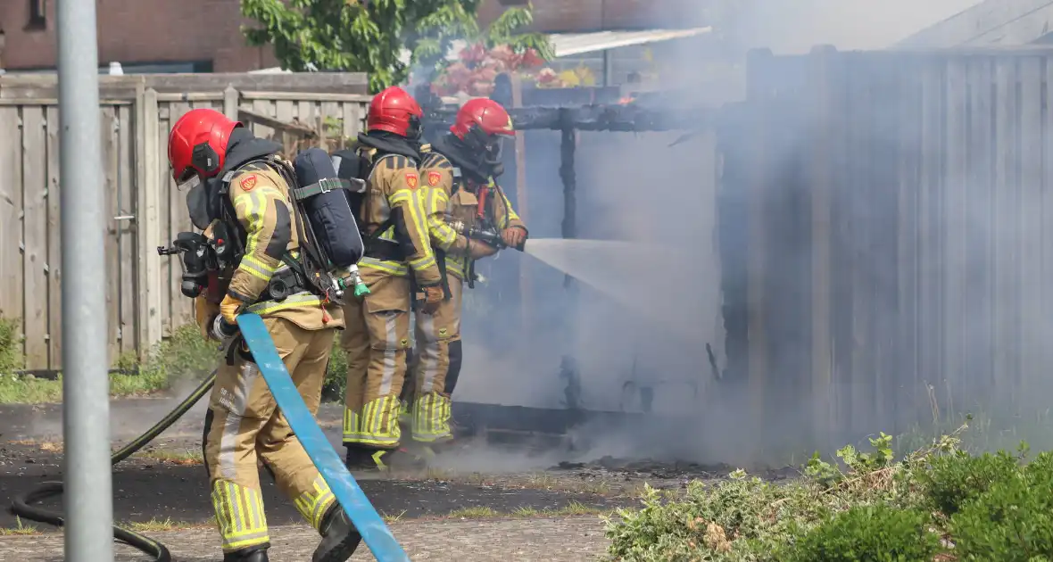 Brand verwoest schuur in Lelystad - Foto 15