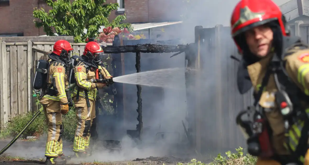 Brand verwoest schuur in Lelystad - Foto 16