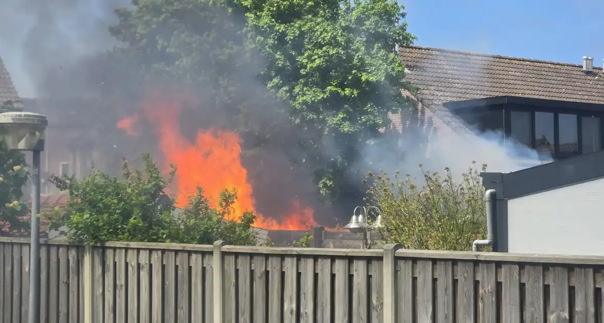 Brand verwoest schuur in Lelystad - Foto 2