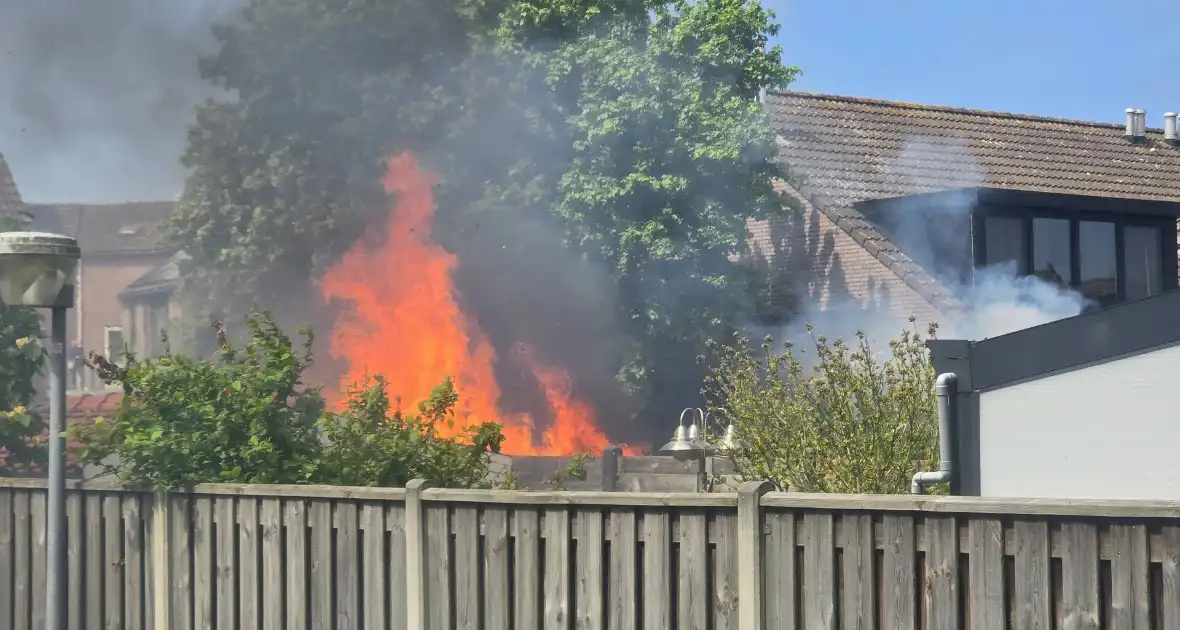 Brand verwoest schuur in Lelystad - Foto 3