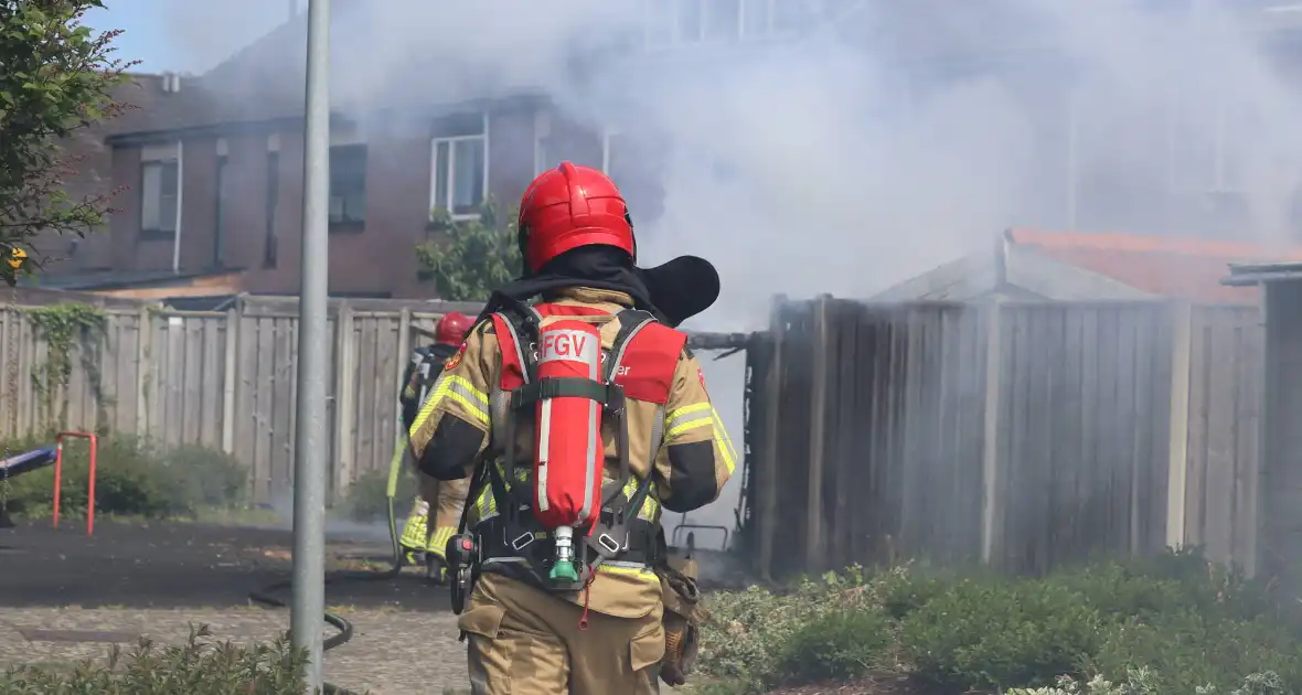 Brand verwoest schuur in Lelystad - Foto 5