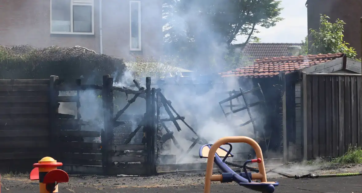 Brand verwoest schuur in Lelystad - Foto 7