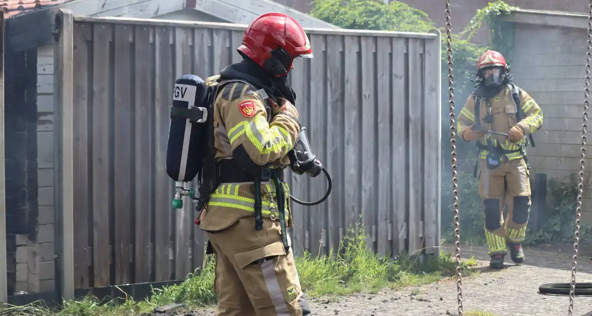 Brand verwoest schuur in Lelystad - Foto 9