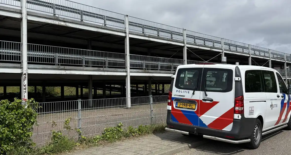 Scooter in brand gestoken op afgelegen plek - Foto 6