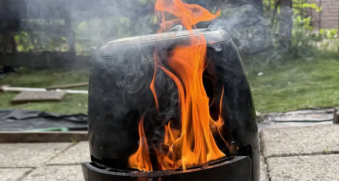 Airfryer vliegt in brand in woning