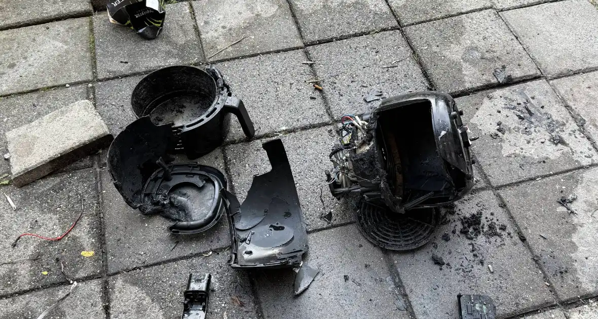 Airfryer vliegt in brand in woning - Foto 3