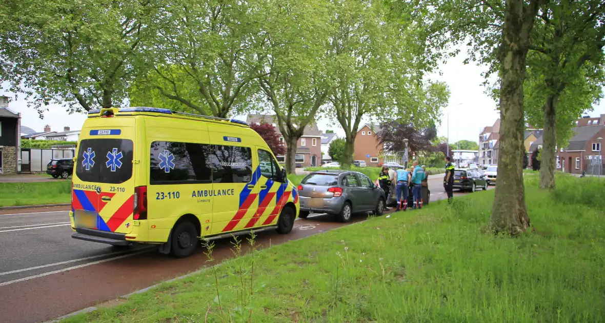 Aanrijding met meerdere voertuigen veroorzaakt blikschade - Foto 1