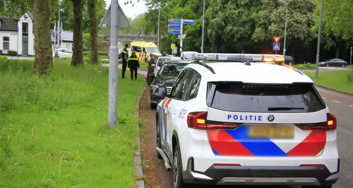 Aanrijding met meerdere voertuigen veroorzaakt blikschade - Foto 2