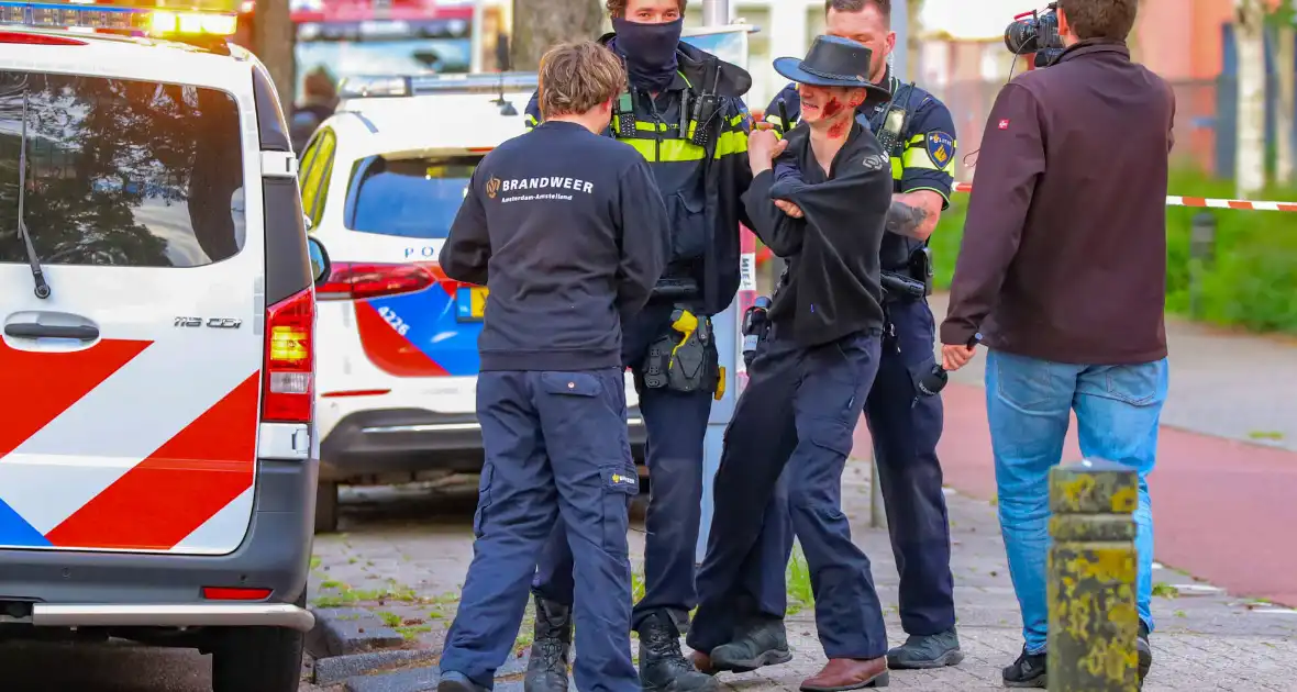 Oefening brandweer in leegstaand gebouw trekt veel bekijks - Foto 1