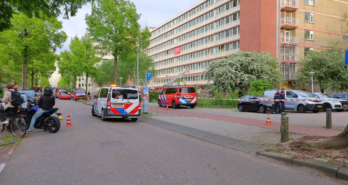 Oefening brandweer in leegstaand gebouw trekt veel bekijks - Foto 12