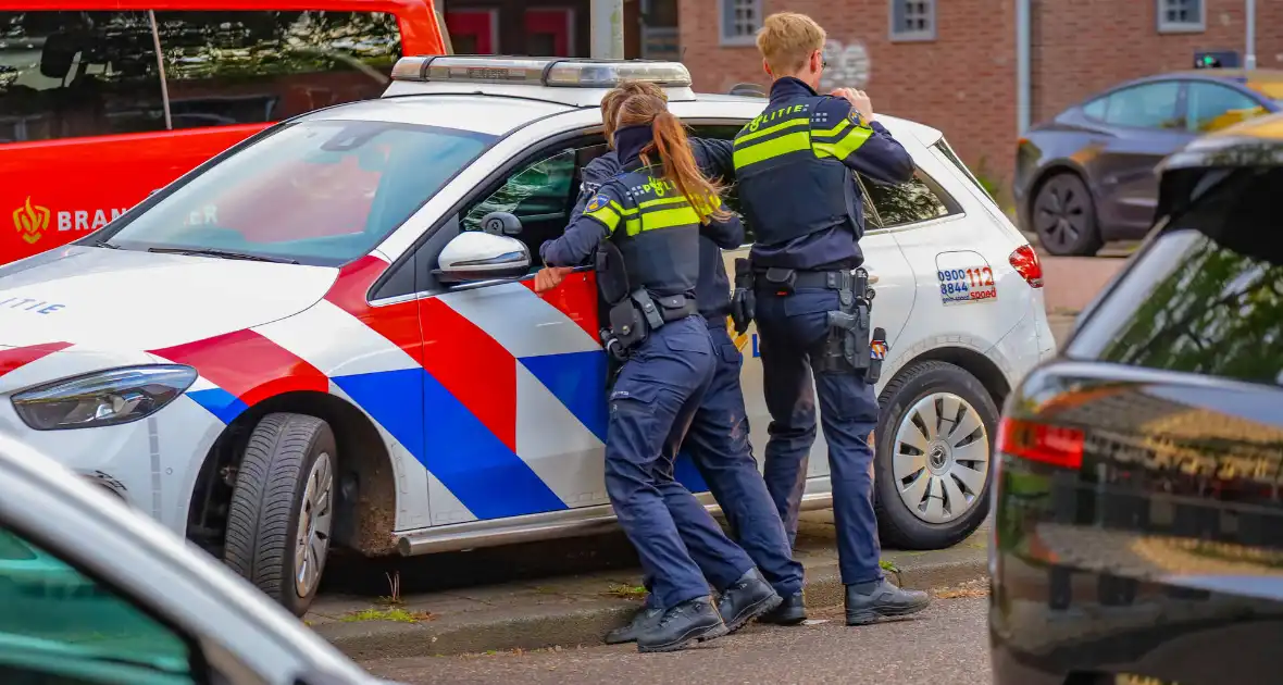 Oefening brandweer in leegstaand gebouw trekt veel bekijks - Foto 2