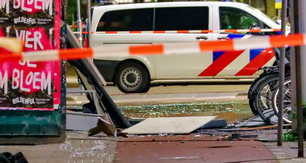 Explosie bij geldautomaat veroorzaakt ravage - Foto 2