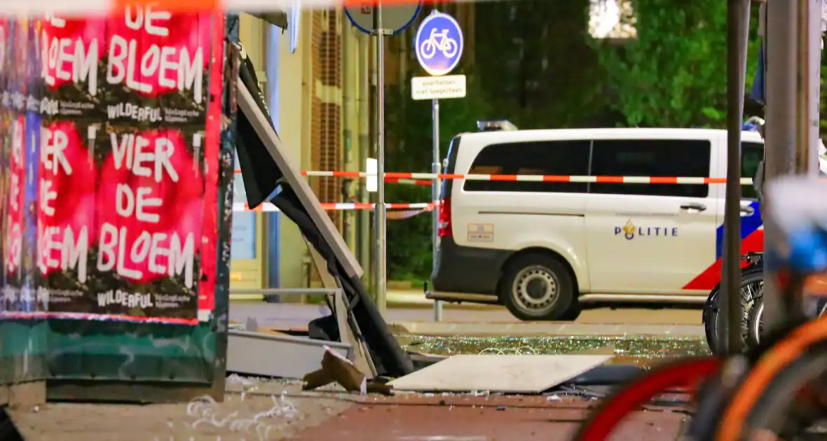 Explosie bij geldautomaat veroorzaakt ravage - Foto 3