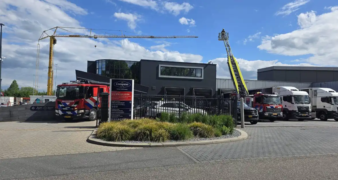Rook waargenomen bij brand op industrieterrein