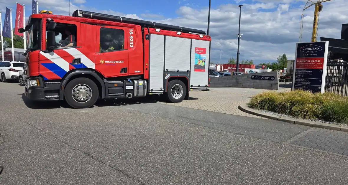 Rook waargenomen bij brand op industrieterrein - Foto 2