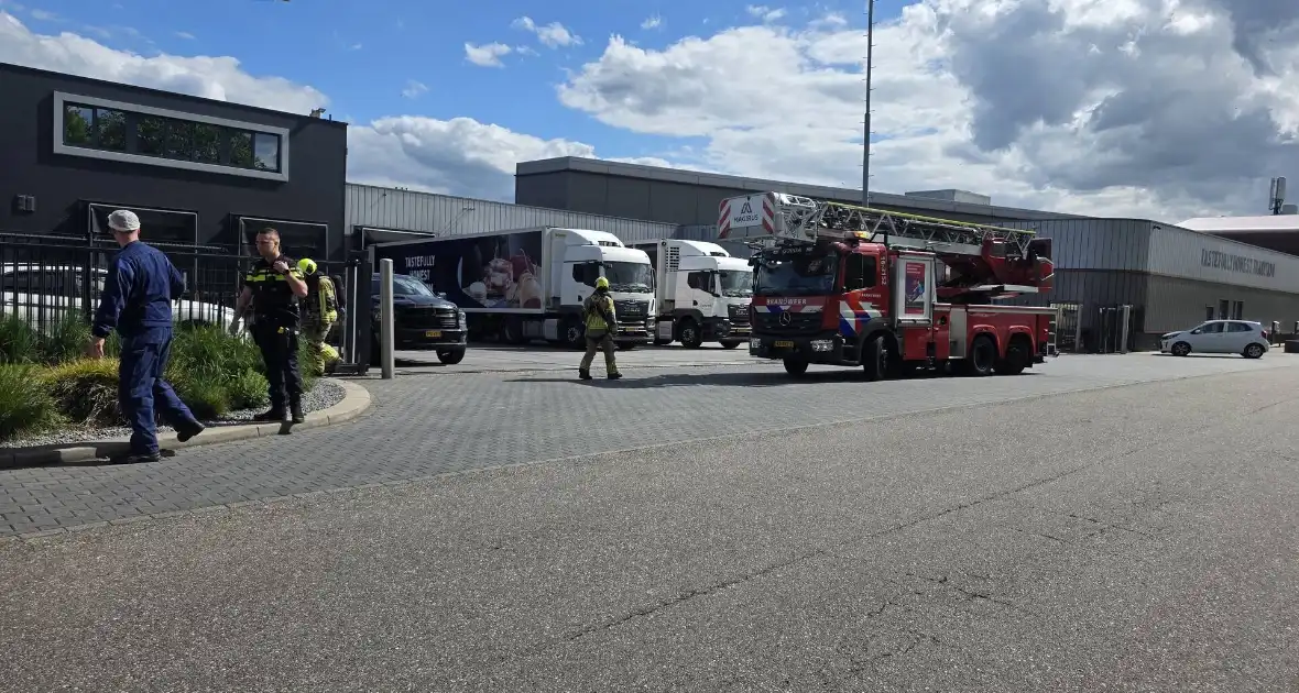 Rook waargenomen bij brand op industrieterrein - Foto 3
