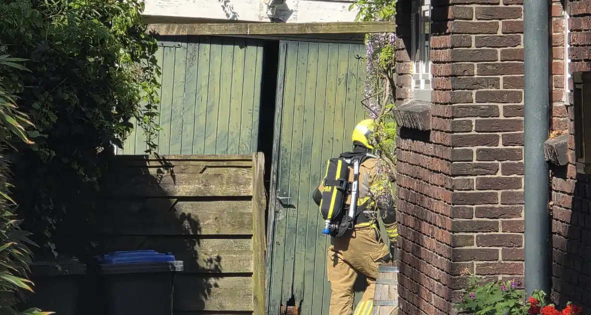Brand in bijgebouw geblust - Foto 2