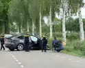 Tesla botst tegen boom met lichte verwondingen