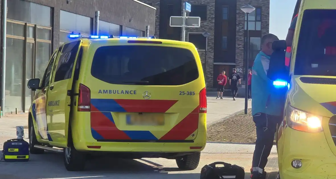 Persoon met ernstige verwondingen naar ziekenhuis