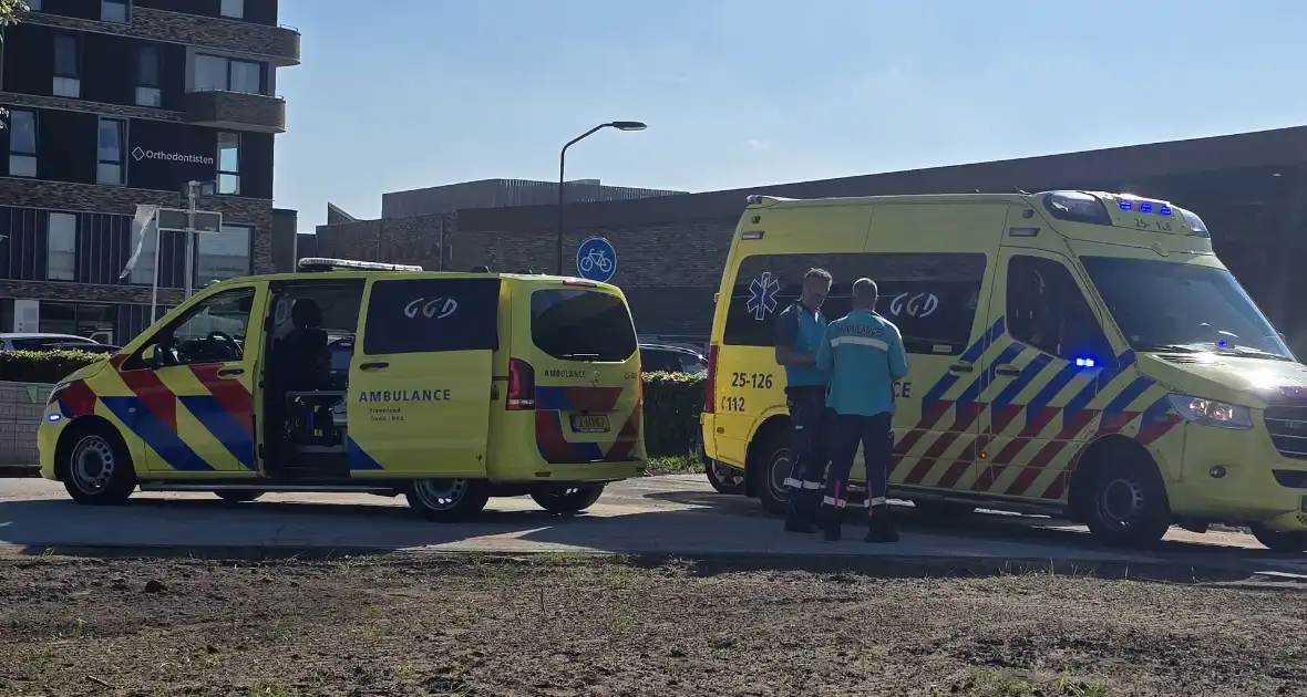 Persoon met ernstige verwondingen naar ziekenhuis - Foto 2