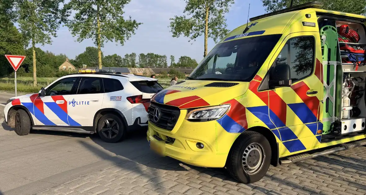 Wielrenners gewond na aanrijding met auto - Foto 1